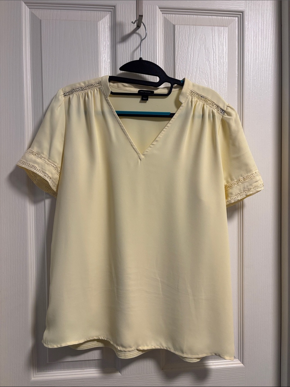 Ann Taylor Pale Yellow V-Neck Short Sleeve Blouse